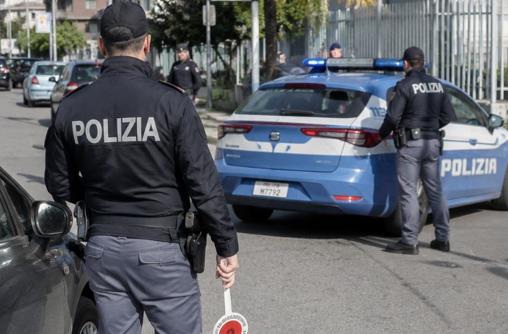 Giugliano, 18enne ferito durante una rapina: il Prefetto dispone controlli straordinari sul territorio