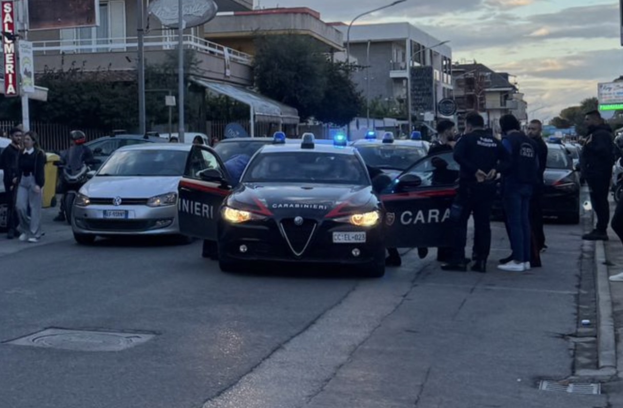 Giugliano, tentato furto di una Fiat 500: inseguimento dei carabinieri in via Oasi