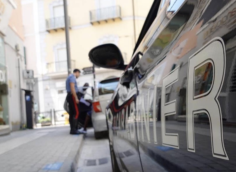 Parete, minaccia di uccidere la madre 83enne durante una lite: 48enne arrestato