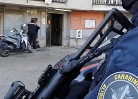 Napoli, smantellato market della droga nel Rione Traiano: 4 arresti ai domiciliari