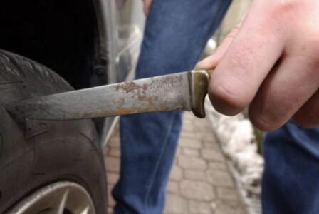 Villaricca, truffa del pneumatico forato in via Fermi: rubati soldi, documenti e carte