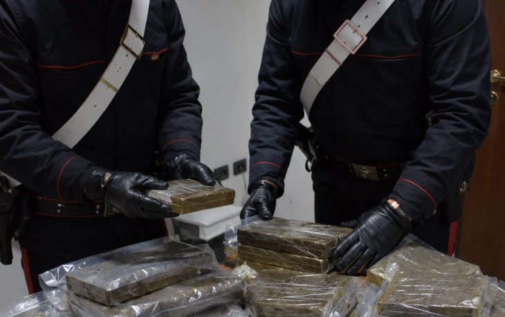 Spaccio a Villaricca, 3 chili di hashish sequestrati: il GIP dispone la scarcerazione per la coppia di pusher