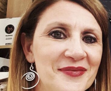 Giugliano in lutto per la prematura scomparsa della maestra Antonella: aveva 54 anni