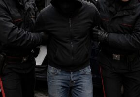 Arrestato a Napoli il latitante Gennaro Balsamo: era affiliato al clan Di Lauro e ricercato da oltre tre anni