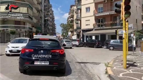 casoria alla vista dei carabinieri scappano tamponano auto nella fuga ma vengono arrestati da Teleclubitalia.it casoria alla vista dei carabinieri scappano tamponano auto nella fuga ma vengono arrestati