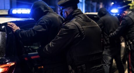 Cinque rapine in 48 ore tra Giugliano, Pozzuoli e Quarto: sgominata la banda. Sono tutti giovanissimi