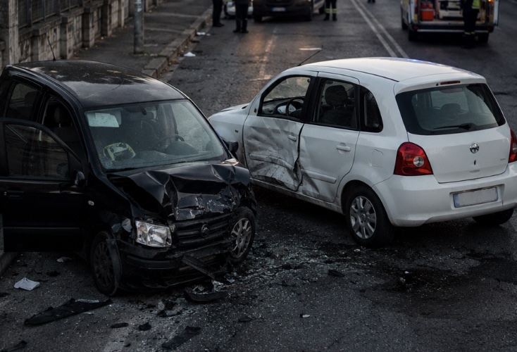 Tragico incidente a Napoli, scontro tra due auto: un morto