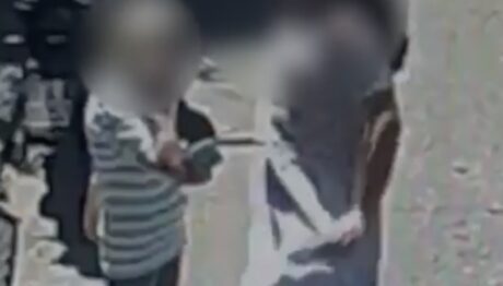 Piano di Sorrento, si traveste da donna per truffare un'anziana: arrestati due uomini, recuperati soldi e gioielli