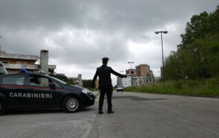 scampia 19enne accoltellato tentata rapina