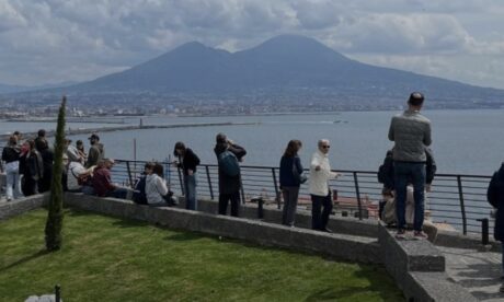 Napoli, precipita dal Monte Echia mentre scatta selfie: 20enne ricoverato in prognosi riservata