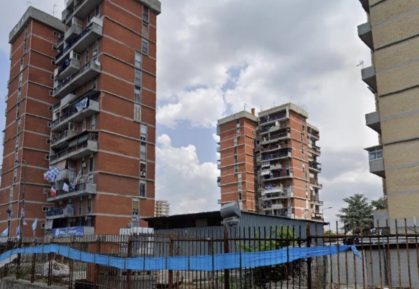Scampia, 12enne precipita dal decimo piano nella zona dei "Sette Palazzi": morta sul colpo