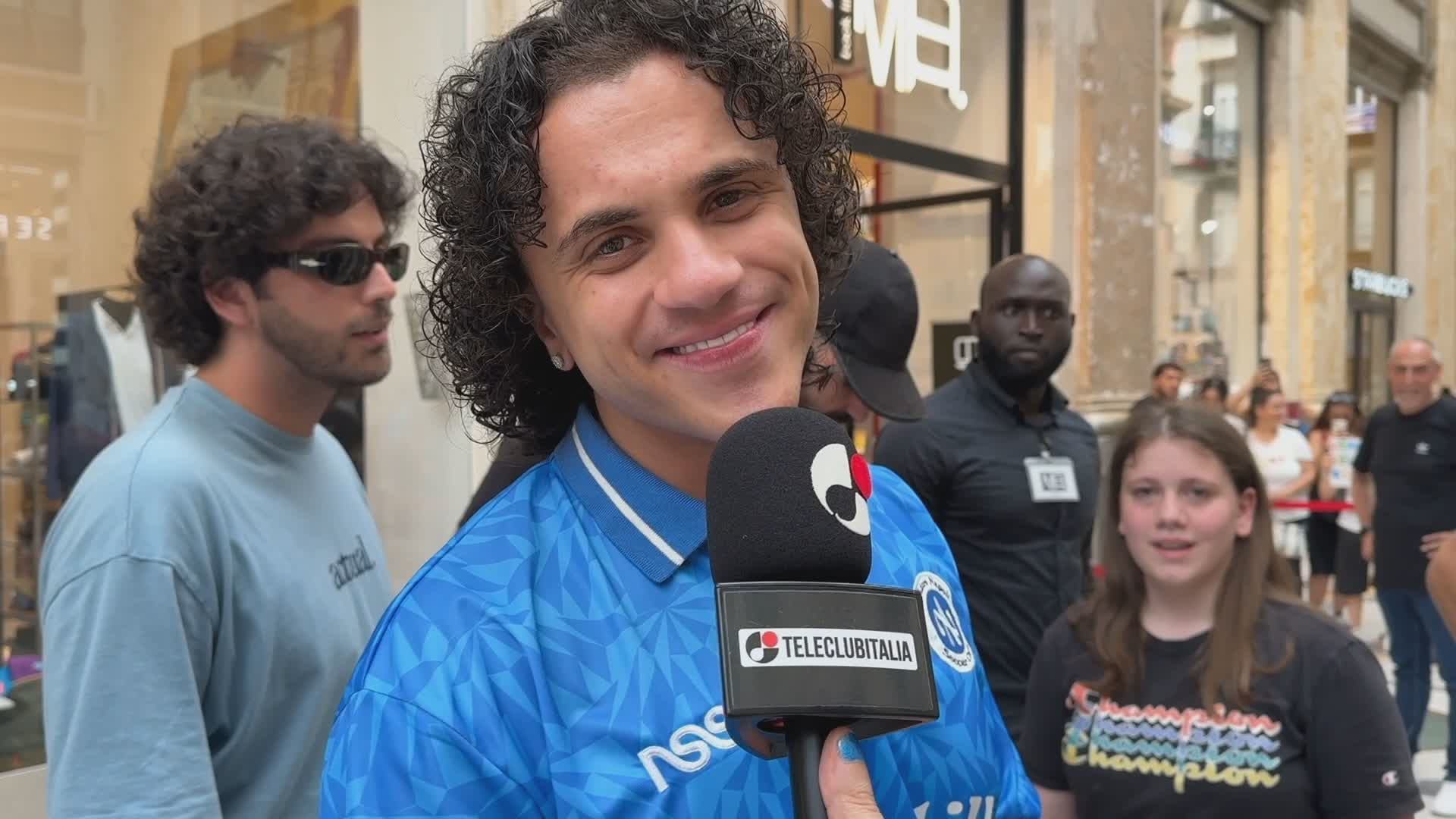 firmacopie di samurai jay a napoli incredulo del successo di ossessione da Teleclubitalia.it firmacopie di samurai jay a napoli incredulo del successo di ossessione