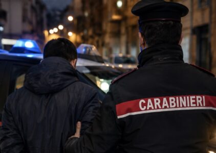 Napoli, perseguitato perché fidanzato con la donna "del clan": "Te ne devi andare"