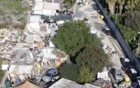 Giugliano, corrente rubata per alimentare il campo rom in zona ASI: denunciati 26 capifamiglia