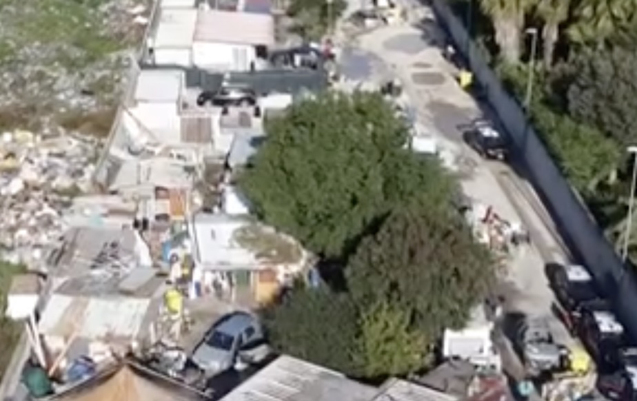 Giugliano, corrente rubata per alimentare il campo rom in zona ASI: denunciati 26 capifamiglia