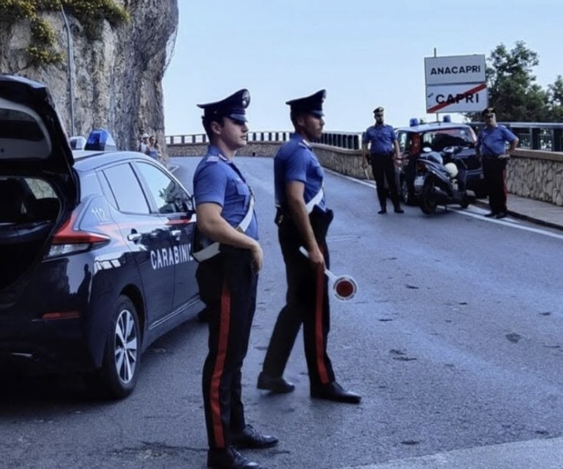 Capri, evade dai domiciliari per raggiungere l'ex compagna: arrestato 31enne di Mugnano