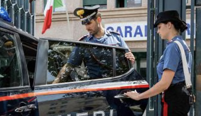 cardito lite per motivi passionali tenta di investirlo durante la fuga il rivale spara contro l8217auto da Teleclubitalia.it cardito lite per motivi passionali tenta di investirlo durante la fuga il rivale spara contro l8217auto