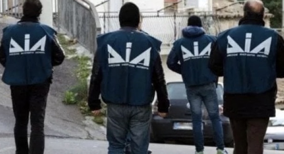 Soldi della droga reinvestiti nelle imprese: la Dia smantella il tesoro del clan dei Casalesi: 22 arresti
