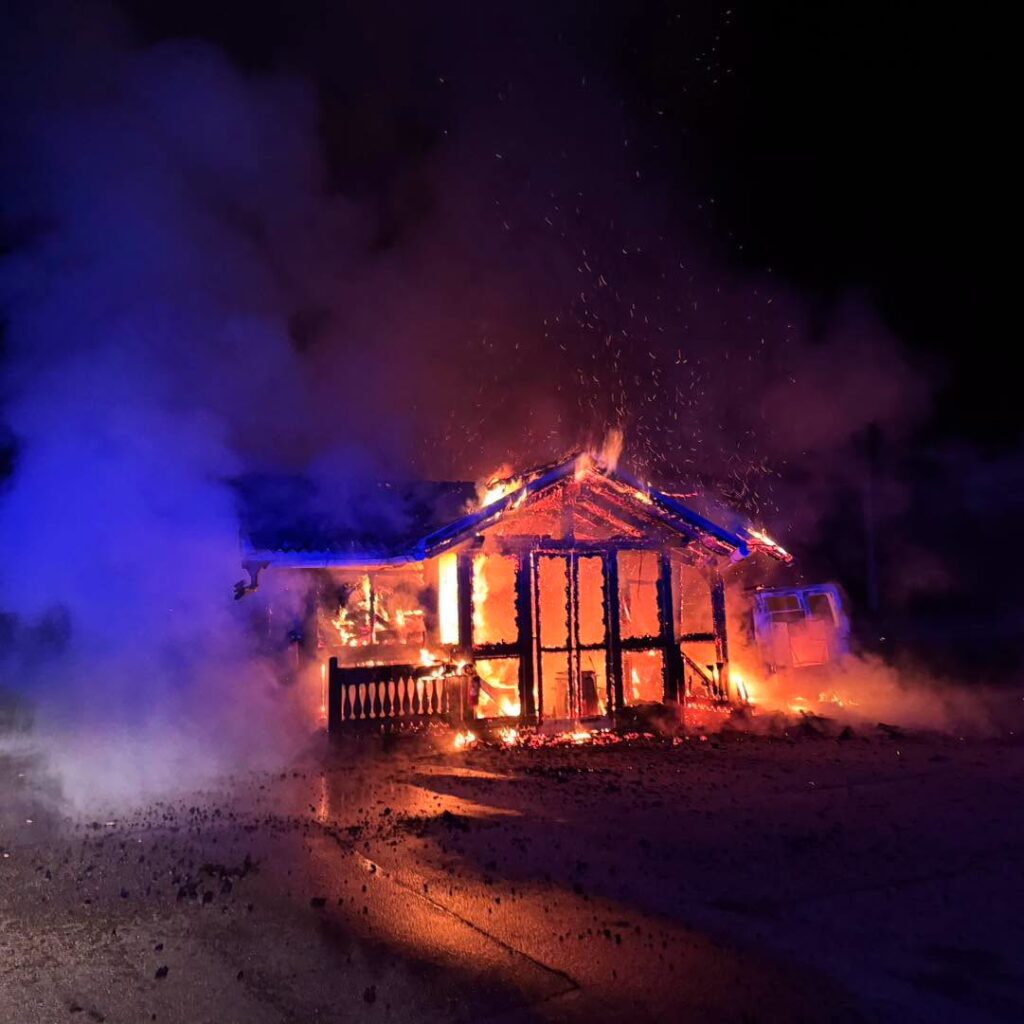 dimaro capanno in fiamme