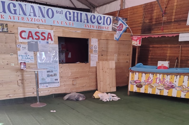Raid nella notte al parco Mugnano sul Ghiaccio: rubati pc, tablet e distributore del caffè
