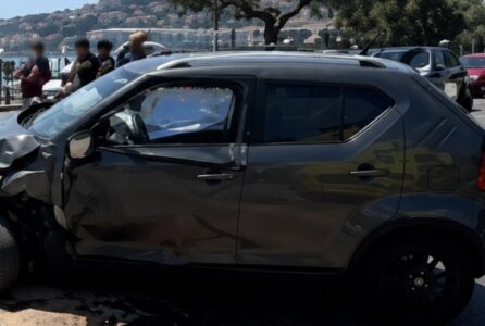 Napoli, violento scontro frontale sul lungomare: donna accusa un malore dopo l'incidente