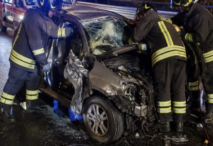 Incidente sulla Nola-Villa Literno: scoppia un pneumatico, auto contro il guardrail. Cinque feriti