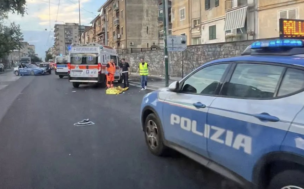 Tragedia a Secondigliano, pedone travolto e ucciso da auto in corsa