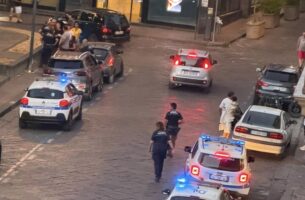 Aversa, rissa tra cittadini stranieri in centro: due fermati dopo inseguimento