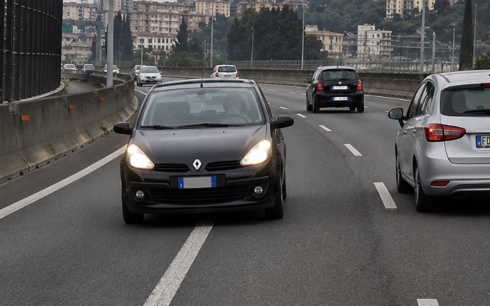 Tangenziale Napoli: donna guida contromano per 5 km e provoca un incidente