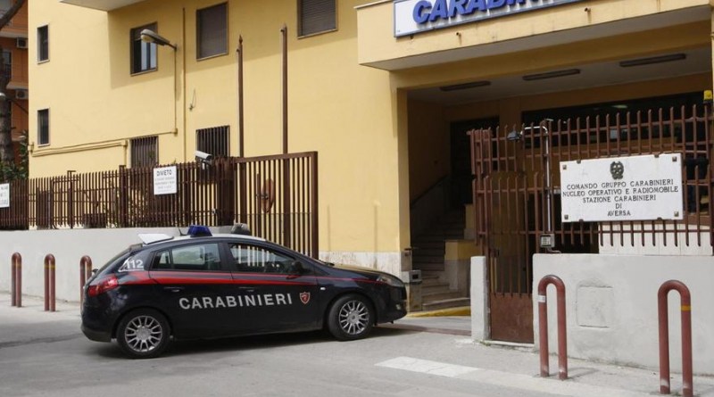 aversa evade dai domiciliari e aggredisce coppietta in auto arrestato 45enne da Teleclubitalia.it aversa evade dai domiciliari e aggredisce coppietta in auto arrestato 45enne