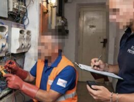 Aversa, corrente gratis per oltre 10 anni a spese della scuola: scoperto l’allaccio abusivo, due denunciati
