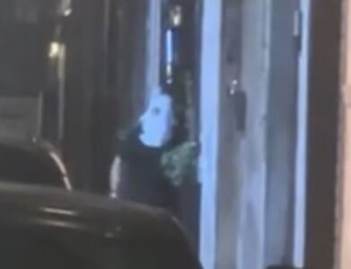 Castellammare, assalta un salone di parrucchiere con un machete: bloccato e arrestato dai Carabinieri