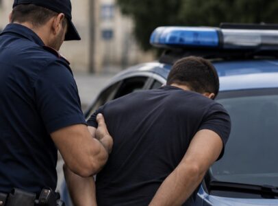 Casalnuovo, all’appuntamento per il “cavallo di ritorno” trova i poliziotti: arrestato 40enne dopo inseguimento