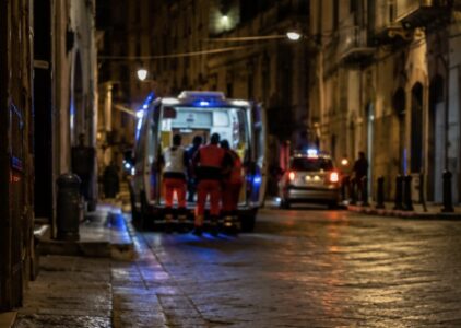 Napoli, donna trovata a terra con una ferita alla testa: 47enne ricoverata al Cardarelli