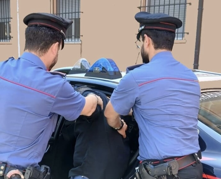 Fuga in scooter con cocaina e hashish: arrestati due giovani di Giugliano