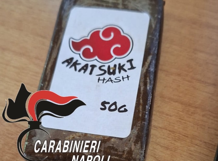 Giugliano, blitz dei Carabinieri: cocaina, hashish "Akatsuki" e proiettili nascosti nella lavatrice
