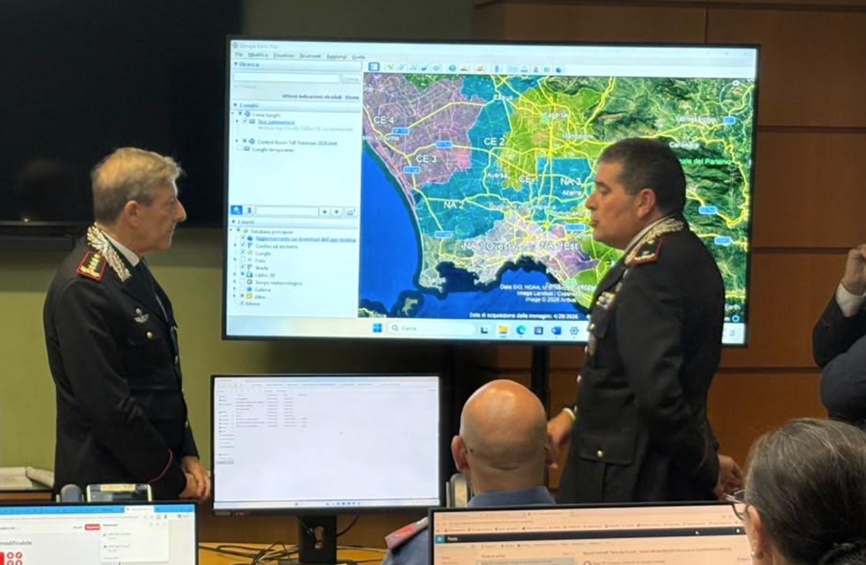 Il Generale Fabrizio Parrulli in visita alla Control Room interforze ed ai Reparti dei Carabinieri forestali impegnati nella Terra dei Fuochi