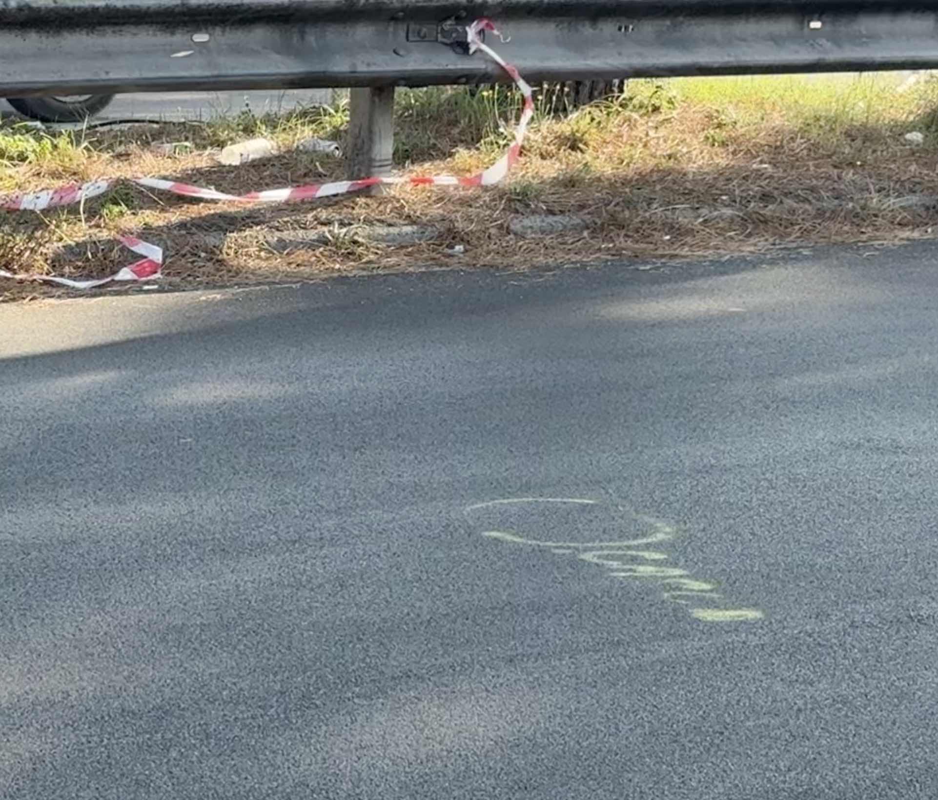 Villaricca, violento incidente sul "doppio senso": scooter contro auto, due giovani in codice rosso