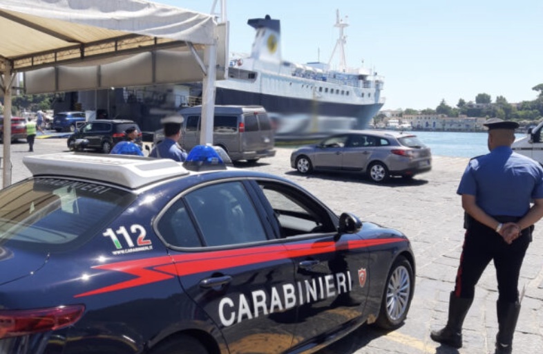 Ischia, documento falso per ottenere sconto residenti: arrestato corteggiatore di "Uomini e Donne"