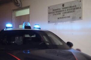 Mondragone, oltre 100 dosi di cocaina pronte allo spaccio: arrestato 23enne, sequestrati soldi e droga