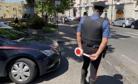 Terremoto a Pozzuoli, allarme sciacalli: 60enne arrestato con armi e attrezzi nell’auto