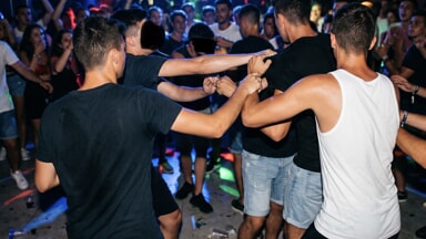 palinuro rissa scoppiata in nota discoteca due giovani feriti da Teleclubitalia.it palinuro rissa scoppiata in nota discoteca due giovani feriti