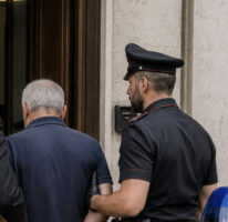 Striano. Terreno confiscato al figlio destinato a un canile, minaccia il sindaco durante il sopralluogo: arrestato