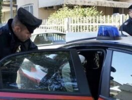Orrore a Castellammare, l’attira via social, la porta in cantina e la violenta: 26enne arrestato