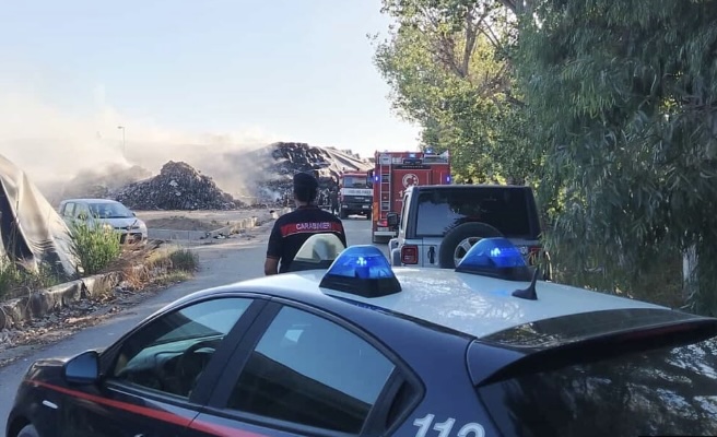 Giugliano, incendio a Taverna del Re: diossine nell’aria sotto il valore di riferimento
