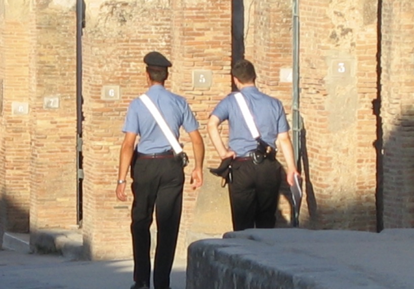 Pompei, custode degli Scavi arrestato: accusato di violenza sessuale su 17enne