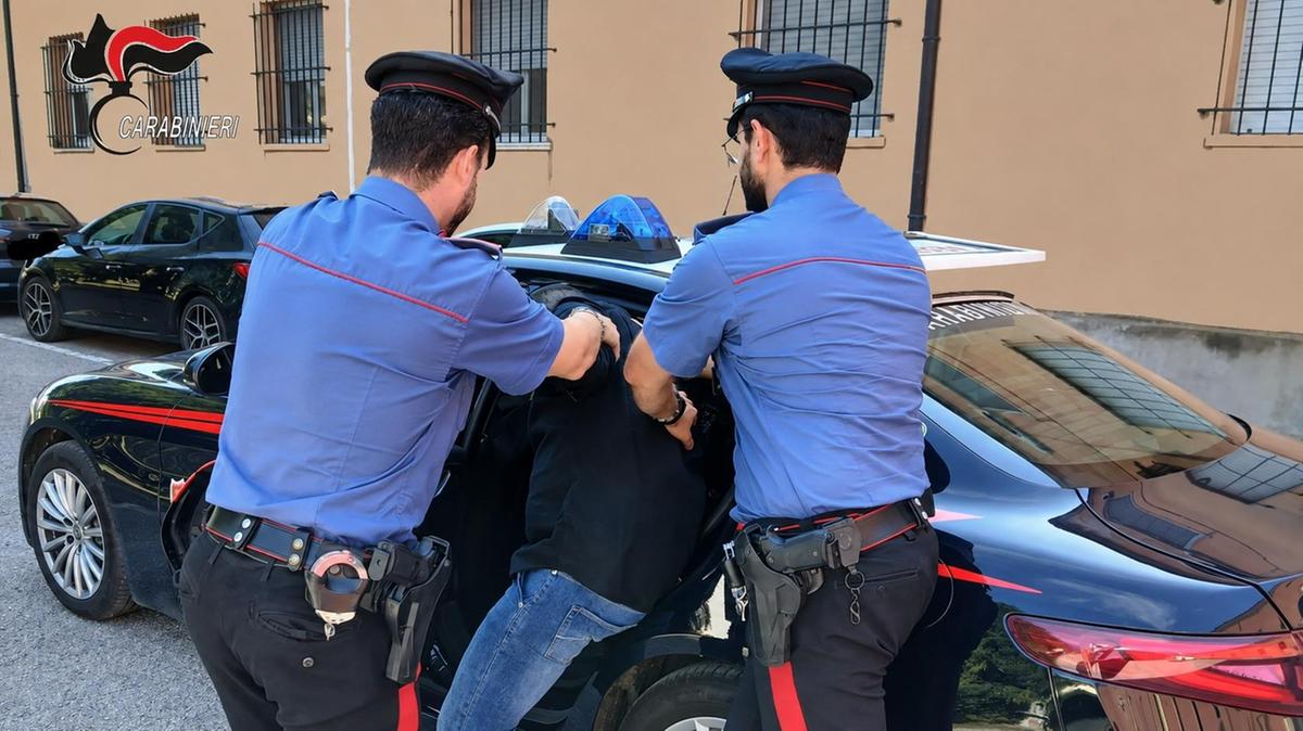 quarto dall8217altare al carcere 23enne arrestato il giorno del suo matrimonio da Teleclubitalia.it quarto dall8217altare al carcere 23enne arrestato il giorno del suo matrimonio