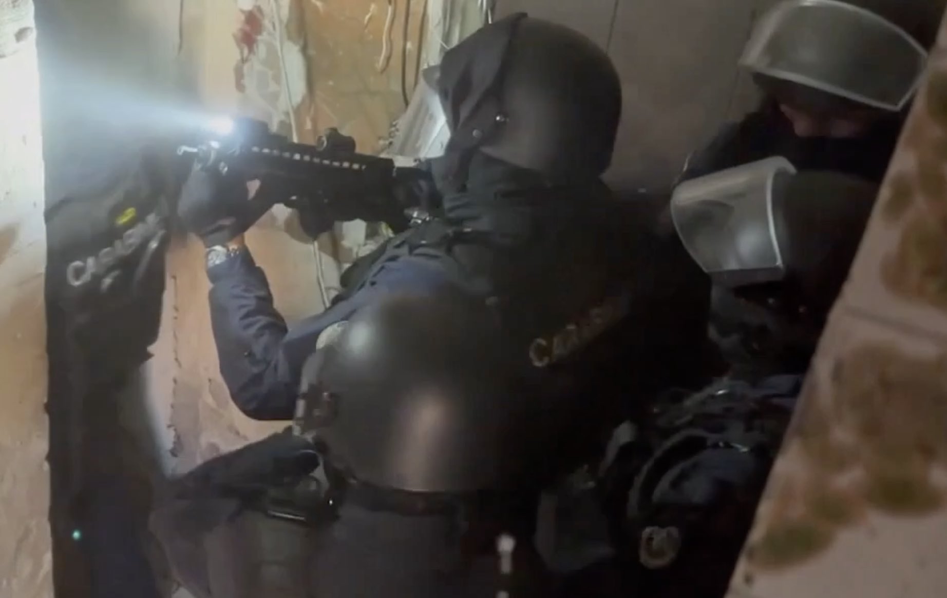 Napoli, scacco al clan Petrone-Puccinelli: maxi blitz con 31 arresti