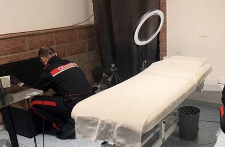 Napoli. Dai tatuaggi ai piercing, il centro estetico pubblicizzato sui social era tutto abusivo
