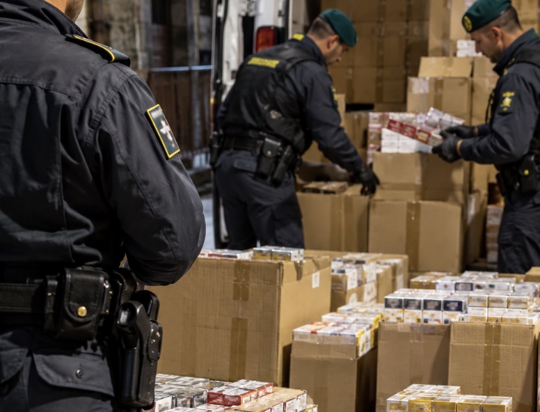 contrabbando di sigarette tra napoli e foggia 4 arresti e 750 chili sequestrati da Teleclubitalia.it contrabbando di sigarette tra napoli e foggia 4 arresti e 750 chili sequestrati